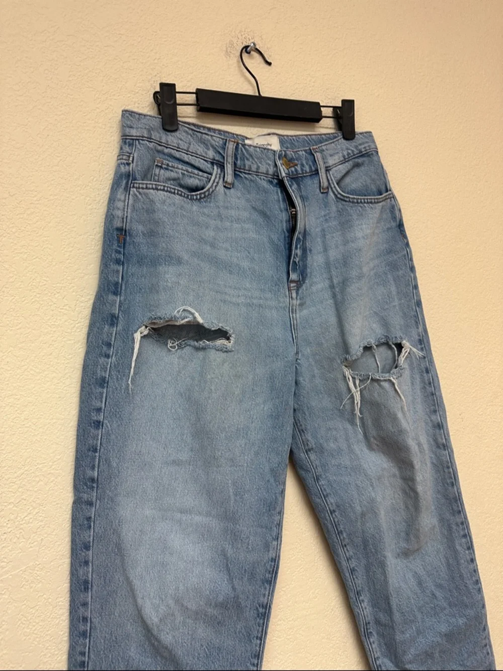 Triarchy womans Light Blue Distressed straight leg Jeans size 29 - Picture 3 of 5